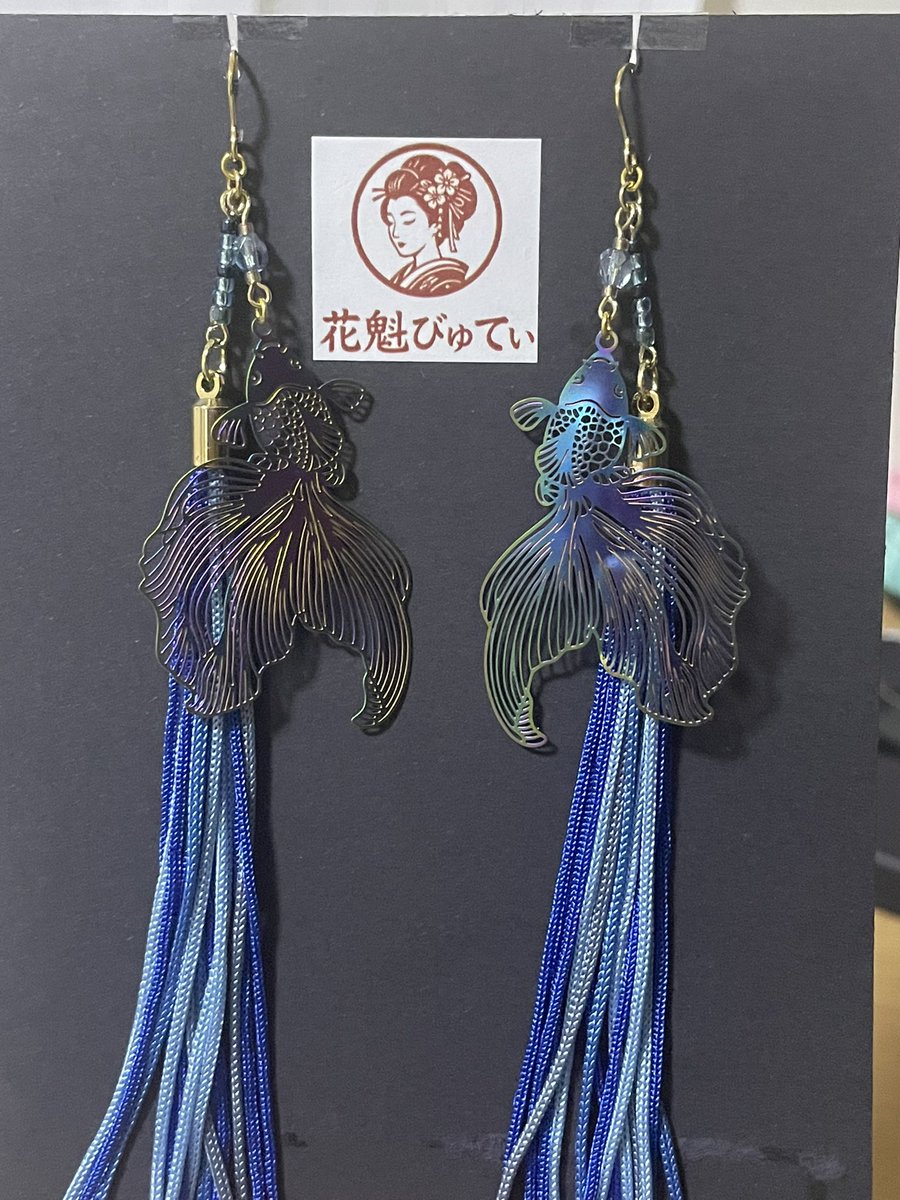 9696blacksugar's tweet photo. メゾンローゼンクロイツ(@MaisondeR )で買ったアクセたち✨

イヤカフ、ネックレス→Side*Forest
ピアス→花魁びゅうてぃ
バレッタ→Triple*Fortune

見事に青と黒しかない( ﾟдﾟ)ﾊｯ! https://t.co/S1CYS6ucgx