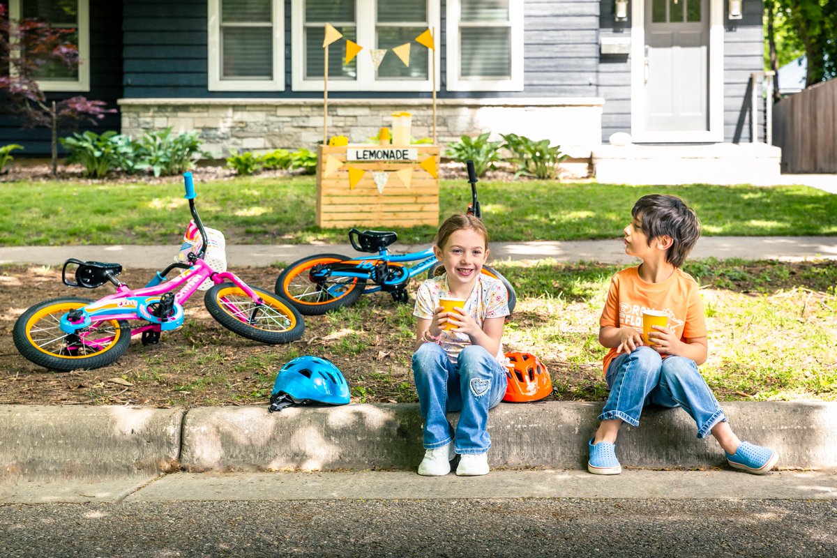 RideSchwinn's tweet photo. We’re having an 80s summer☀️🚲

Long summer days were made for neighborhood adventures, rides to the park, and seeing just how far a little imagination can take you. The best summer adventures don't need a plan. Just a bike, a helmet, and a sense of curiosity. https://t.co/MJHAs9WvNa