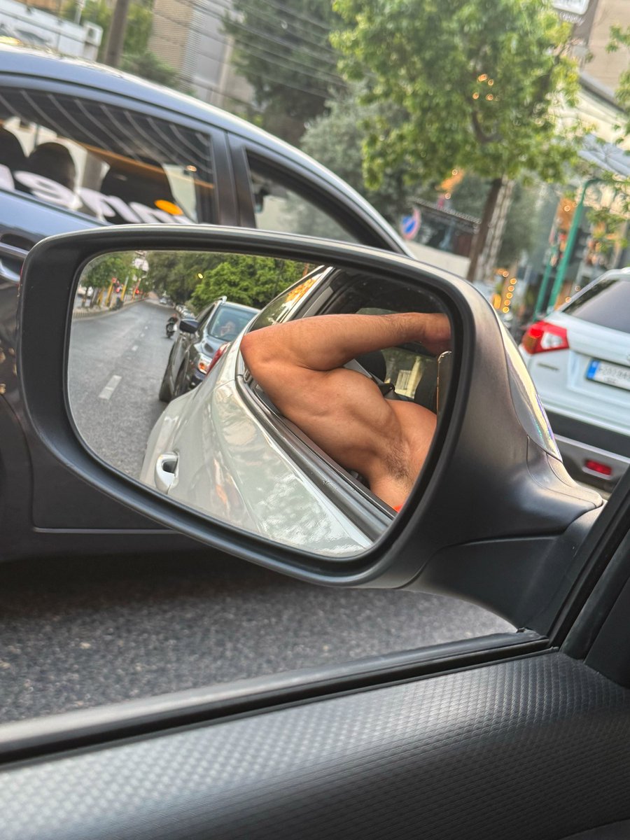 Mickeeeey1's tweet photo. Benefits of traffic in Beirut 💪🏻🤪 https://t.co/Rh3yZuV85D