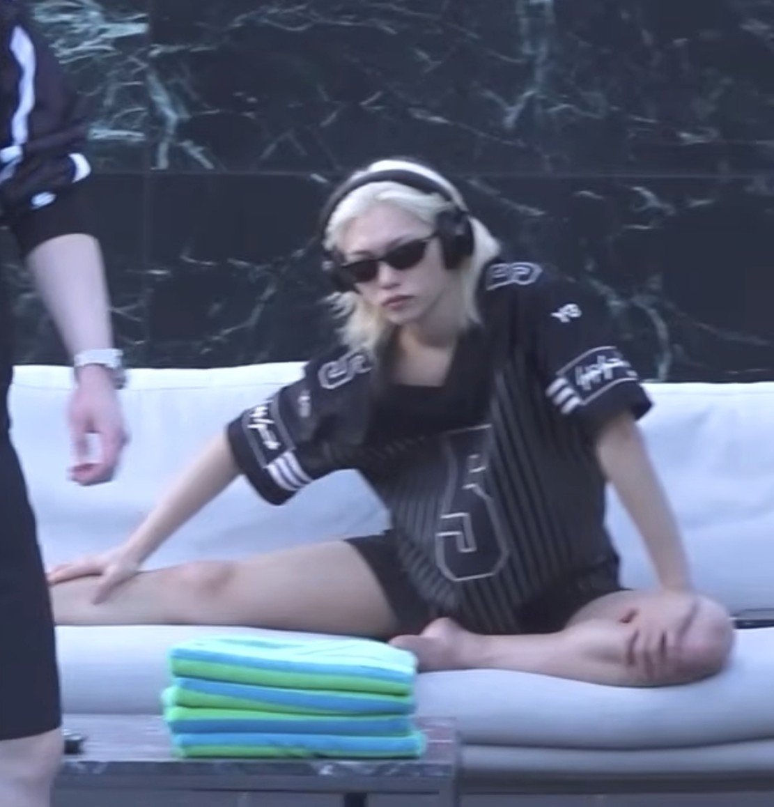 lixandraindrops's tweet photo. They're stronger than me cuz if my girlfriend was sitting by the pool like that I wouldn't be able to focus on anything else https://t.co/1MCe95q0Y9