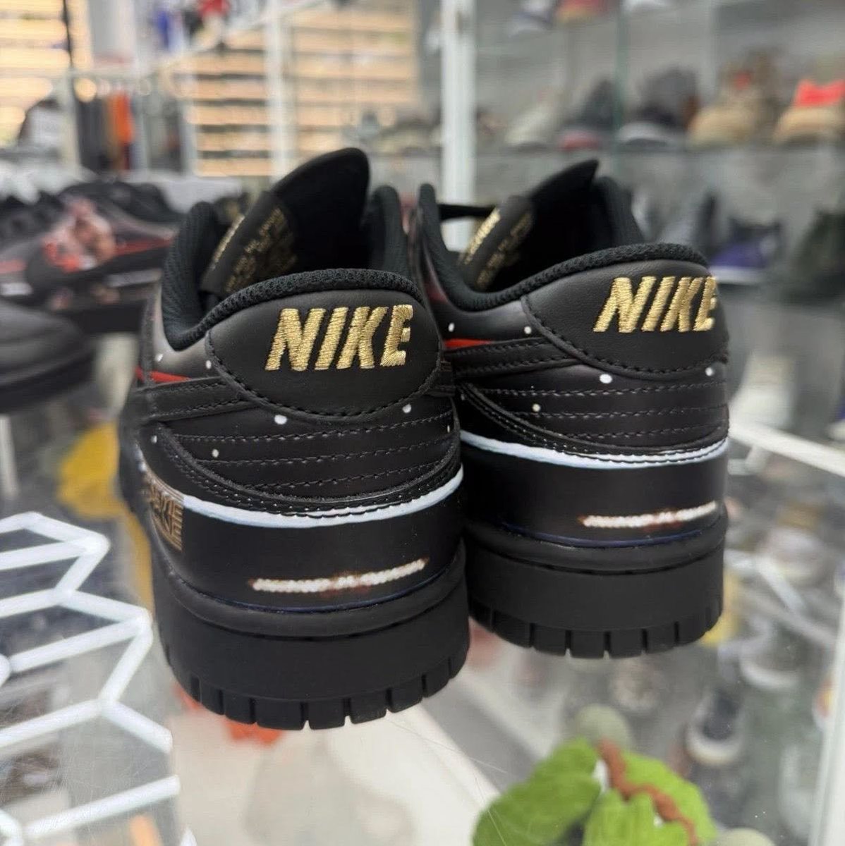 fullress's tweet photo. 【2026年末 発売予定】
SUPREME × Martine Rose × NIKE DUNK LOW "Mike Tyson"  (シュプリーム マーティン・ローズ ナイキ SB ダンク ロー "マイク・タイソン") [JA1868-001] (shopdrexlers)

https://t.co/ADMnMWkiix https://t.co/umhEOJ7oM9