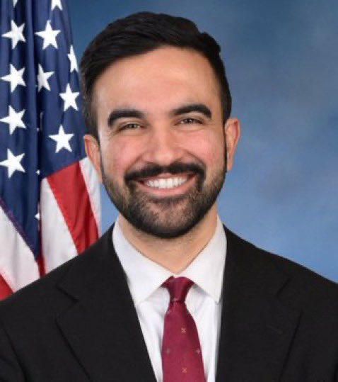 FrenchRapUS's tweet photo. 🚨 LE MAIRE DU SIÈCLE !

Zohran Mamdani, le maire musulman de New York annonce le lancement d’épiceries qui vendront des produits 30 % moins chers que les prix habituels 👏🏼

« Personne ne devrait avoir à se demander comment il va pouvoir nourrir sa famille. » https://t.co/r6tOfutGvE