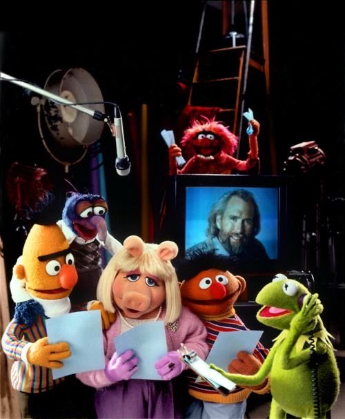 pinkpiggyclub's tweet photo. I love the genre of muppet pictures where they’re just hanging out https://t.co/8gJp2oj31l