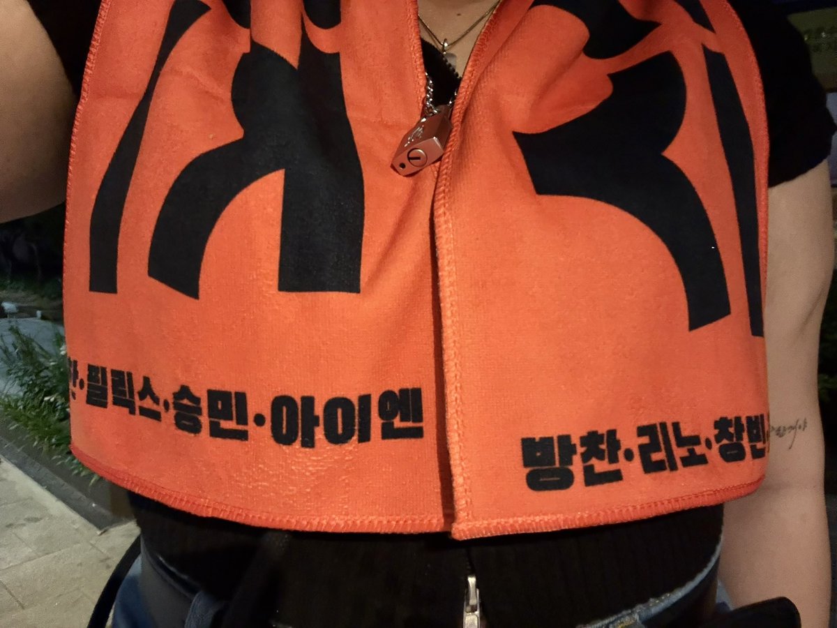 skzwdzcart's tweet photo. 𝙎𝙏𝙍𝘼𝙔 𝙆𝙄𝘿𝙎 𝙒𝙊𝙍𝙇𝘿 𝙏𝙊𝙐𝙍 <𝙍𝙐𝙉 𝙄𝙏 𝙎𝙀𝙊𝙐𝙇>

✭・. 스키즈 거울키링 나눔 ˚₊✩‧₊⋆｡˚⋆｡˚

🎂 STAY 생일 기념 나눔 🤍
STAY Birthday Gift 🎉

🎁 8/1 & 8/2
🎁 응원 타월 8개 (매일)
🎁 투명 포카 50개 (매일)
🎁 인증: ❤️ + RT
🎁 1인 1개 부탁드려요 🙏🏼

#StrayKids #스트레이키즈 #RUN_IT_SEOUL
#별빛처럼_스키즈곁에서_STAY
#An8ternityWithSKZ