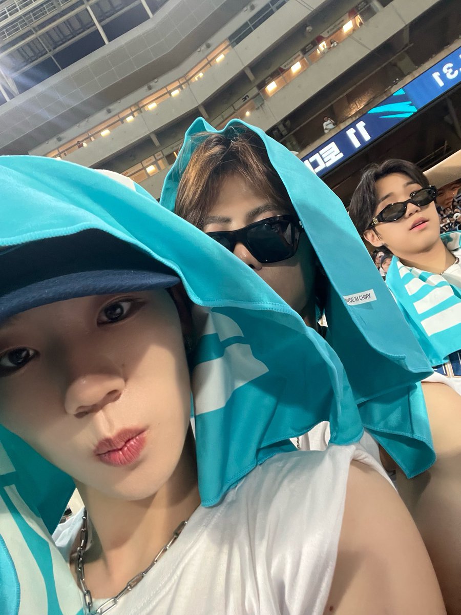 beboys_official's tweet photo. [#민준]

NC 다이노스 2연속 승요~

#비보이즈 #BEBOYS 
#MINJOON https://t.co/sLHCoO6qjv