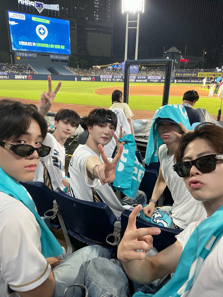 beboys_official's tweet photo. [#민준]

NC 다이노스 2연속 승요~

#비보이즈 #BEBOYS 
#MINJOON https://t.co/sLHCoO6qjv