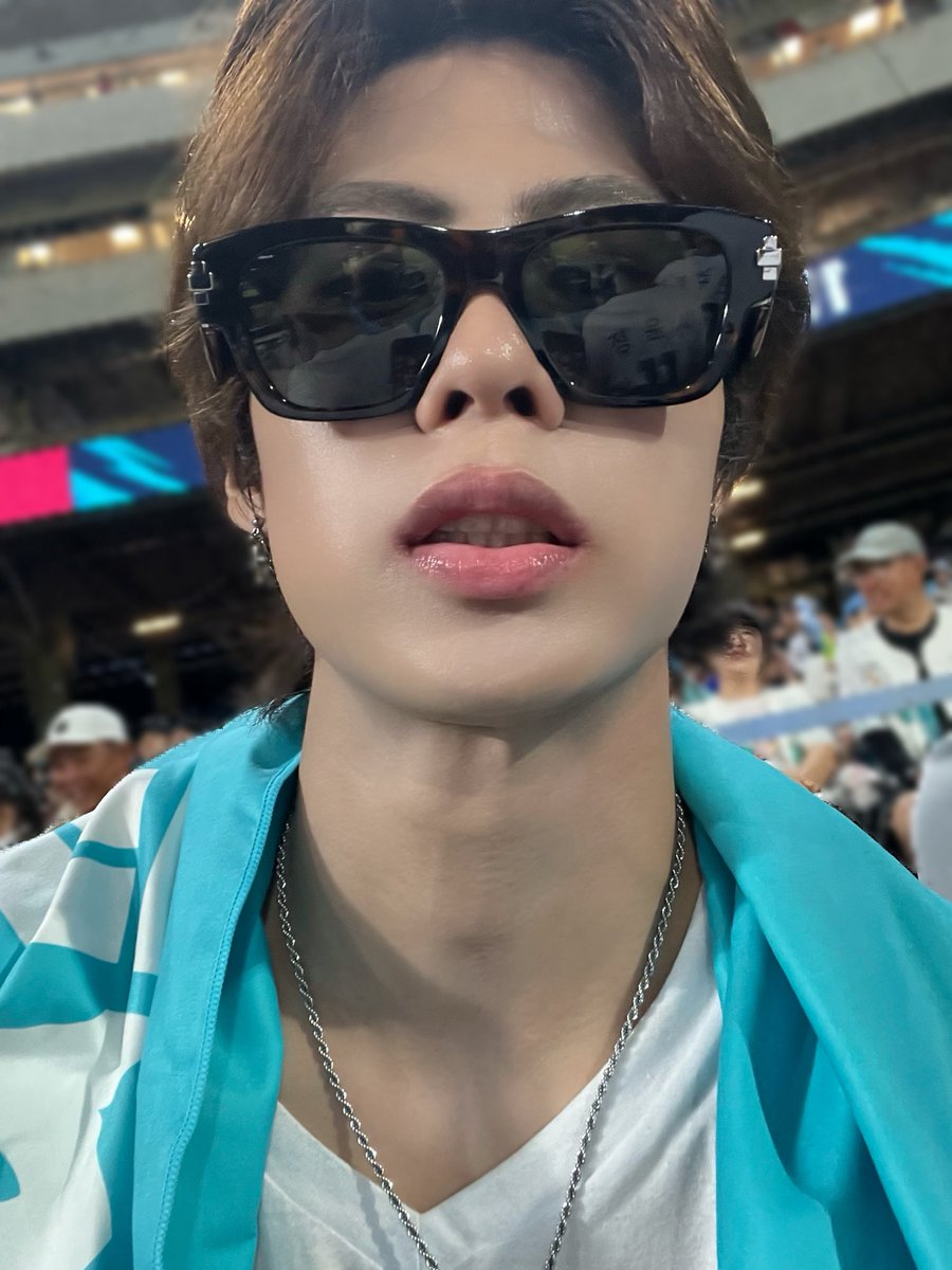 beboys_official's tweet photo. [#민준]

NC 다이노스 2연속 승요~

#비보이즈 #BEBOYS 
#MINJOON https://t.co/sLHCoO6qjv