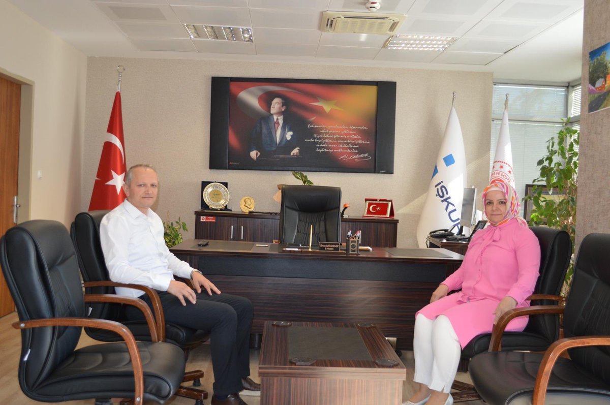 KarabukIskur's tweet photo. Kastamonu Çalışma ve İş Kurumu İl Müdürü Zeynep DEMİR İl Müdürümüz Sinan KARADEMİR’i makamında ziyaret etti. Gerçekleştirilen ziyarette Kurum işleyiş ve faaliyetlerimiz hakkında karşılıklı görüş alış-verişinde bulundular. https://t.co/lL12Pkcxsu