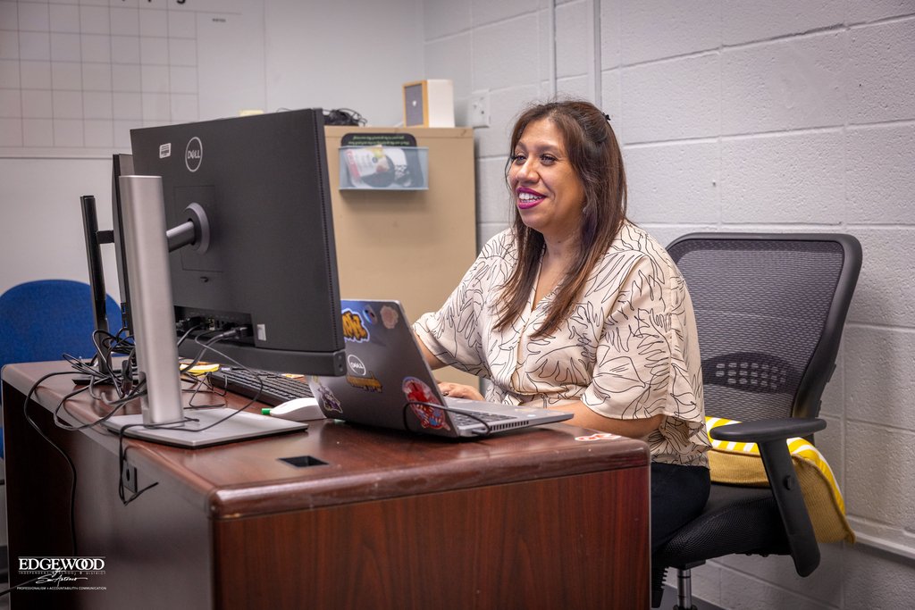 EISDofSA's tweet photo. A new school year is almost here! ❤️💛 We want to hear from our Edgewood families...

💬 Complete this sentence: This school year, I'm most excited for ________.

Share your answer in the comments! ⏰📚

#TheTimeIsNow https://t.co/WBlMfYObIl