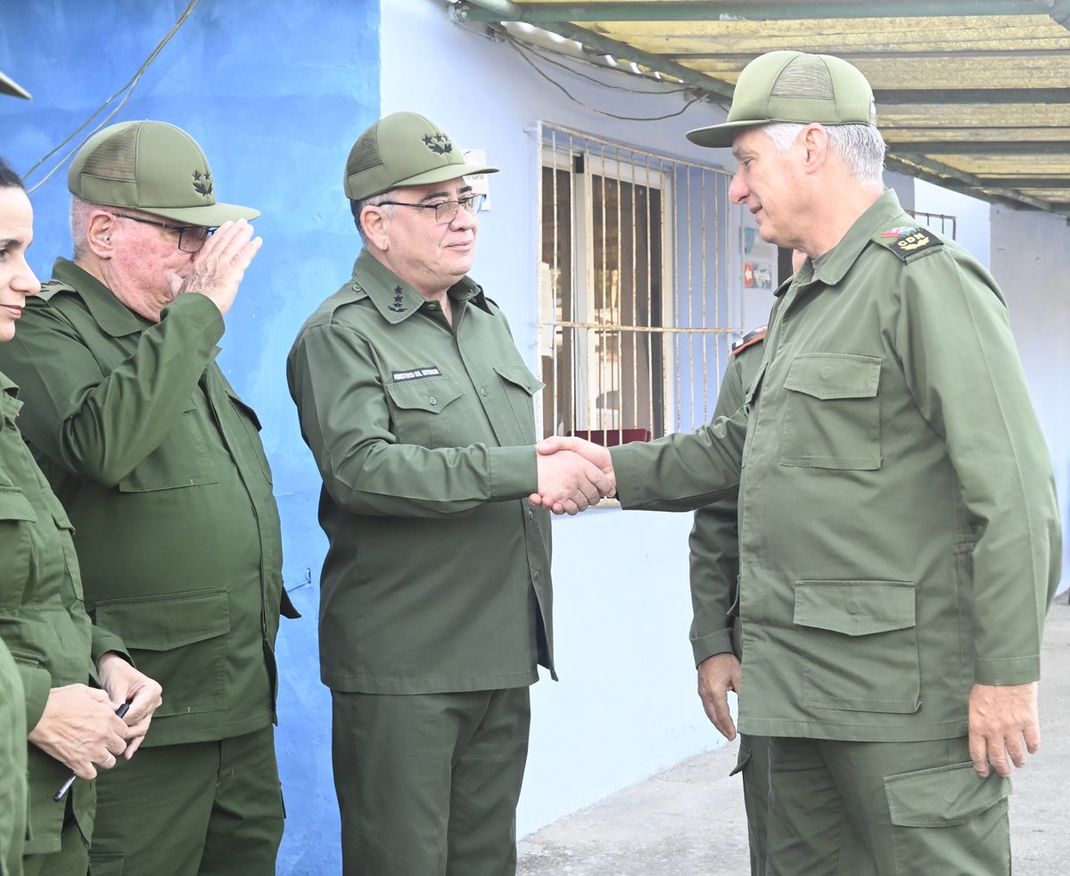 PresidenciaCuba's tweet photo. 🇨🇺| El mejor método en la Zona de Defensa: conocer cada palmo del terreno.

En el Día Nacional de la Defensa, el Presidente del Consejo de Defensa Nacional @DiazCanelB visitó la Zona de Defensa “Calvario Fraternidad”, en el municipio de Arroyo Naranjo.

https://t.co/6W4CbqEDMm https://t.co/5iusj1f9ZC