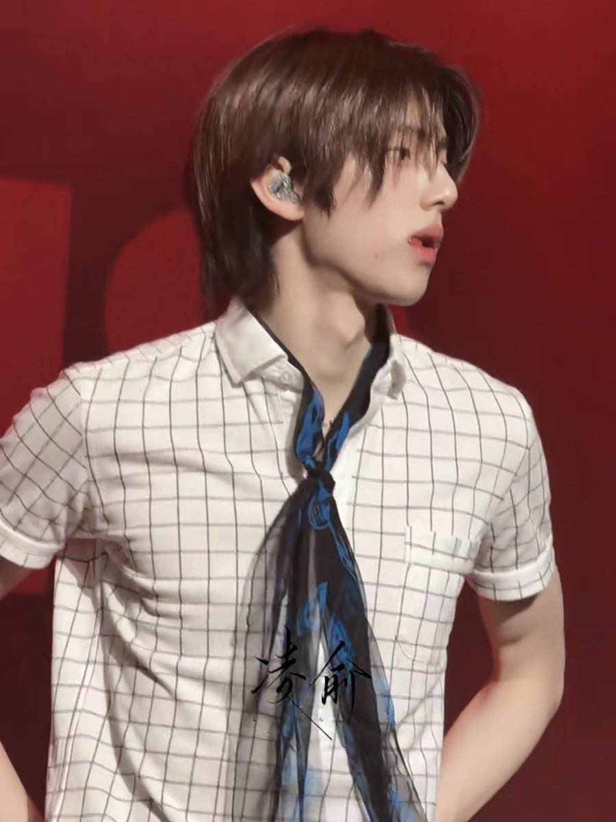 jjucider's tweet photo. that side profile is perfect https://t.co/2LtYtmYsUf