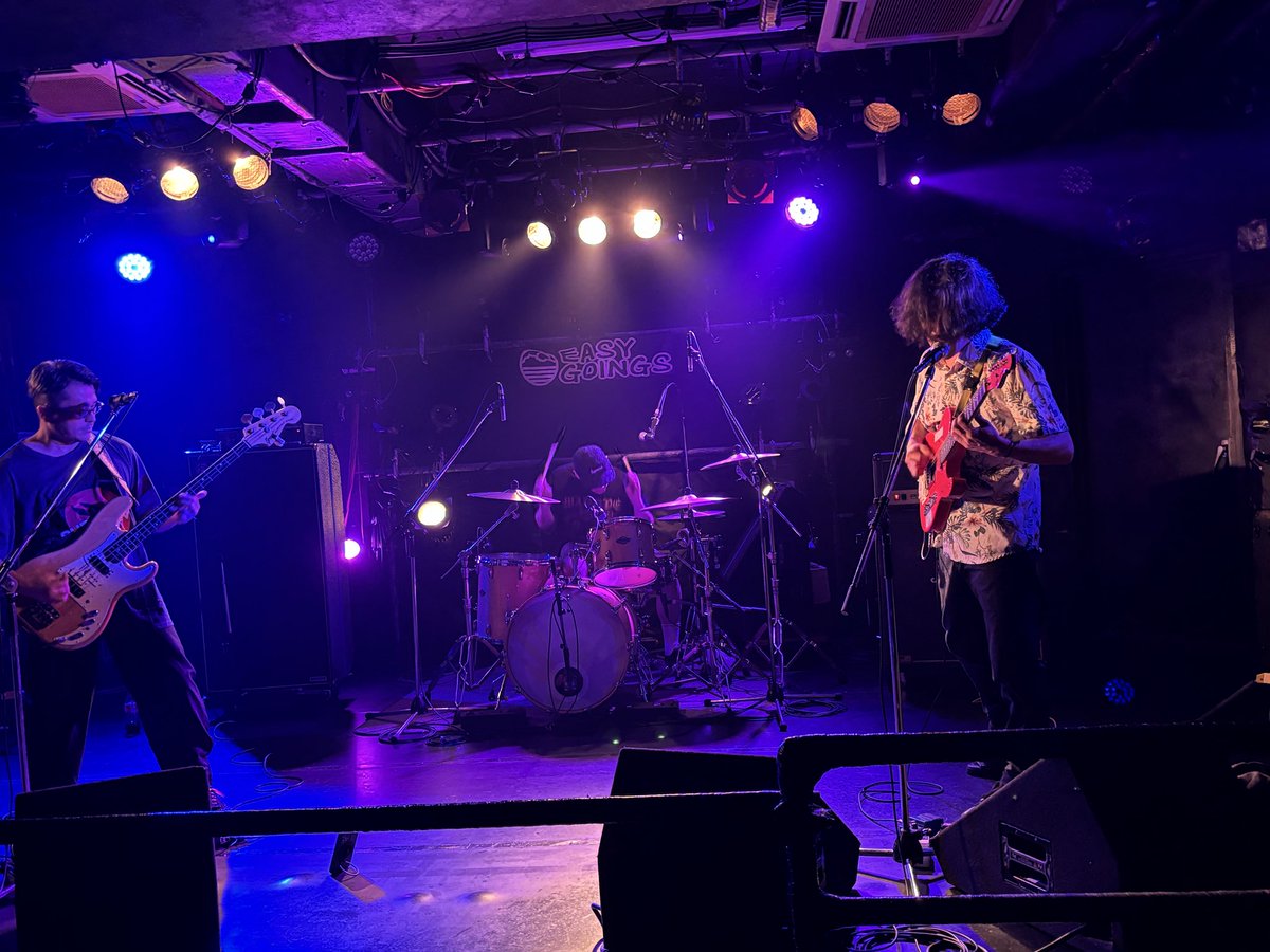 Table_band_info's tweet photo. 今日は越谷EASYGOINGS
Don't Freak Out! vol.149
ご来場の皆様、共演の皆様、
EASYGOINGSありがとうございました🙇
久々の再会あり楽しくやらせていただきました‼︎
その2

PAPRIKAN
ティートエイチ
Table
→(Yajirushi)
IN-DIG
THA HEALs https://t.co/oKXhUrmWGO