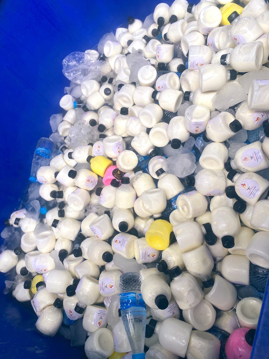 ajigzy's tweet photo. What a honor and joy it is to be both a guest and a vendor at an event!

Made 500 bottles of yogurt for one of my favorite customers’ wedding 🤭💍🎉

When I tell you the compliments and enquiries were unending 🥂

Healthy, cost effective and delicious option for your events 😍 https://t.co/qUyhixA54V