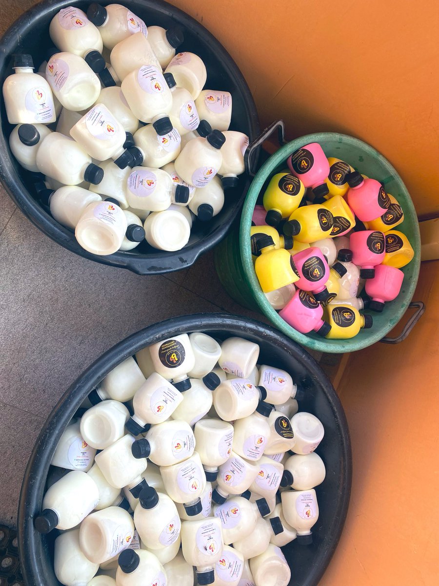 ajigzy's tweet photo. What a honor and joy it is to be both a guest and a vendor at an event!

Made 500 bottles of yogurt for one of my favorite customers’ wedding 🤭💍🎉

When I tell you the compliments and enquiries were unending 🥂

Healthy, cost effective and delicious option for your events 😍 https://t.co/qUyhixA54V