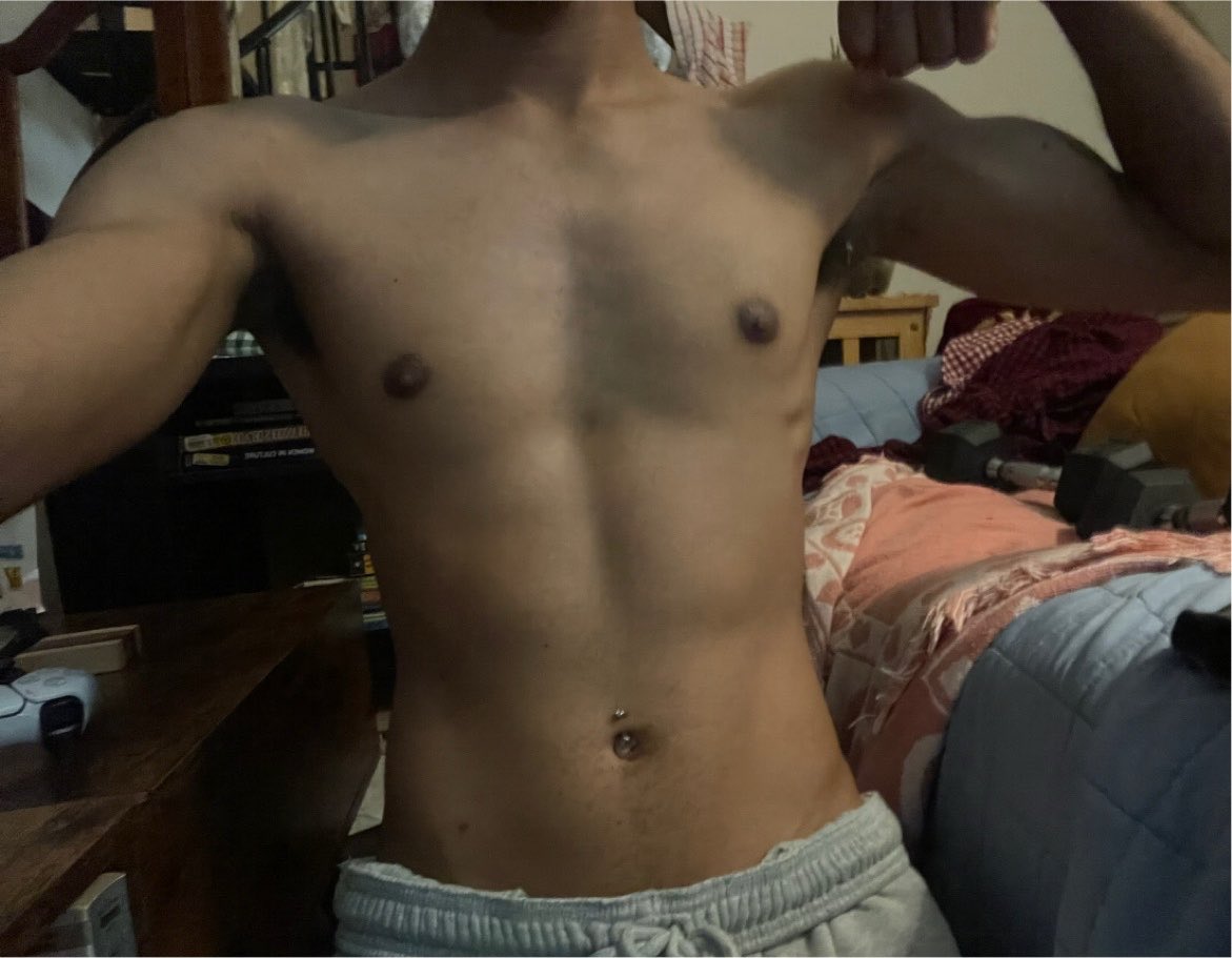 kiryurising's tweet photo. protein powder and shakes need more muscle https://t.co/kpmDT7qQz9