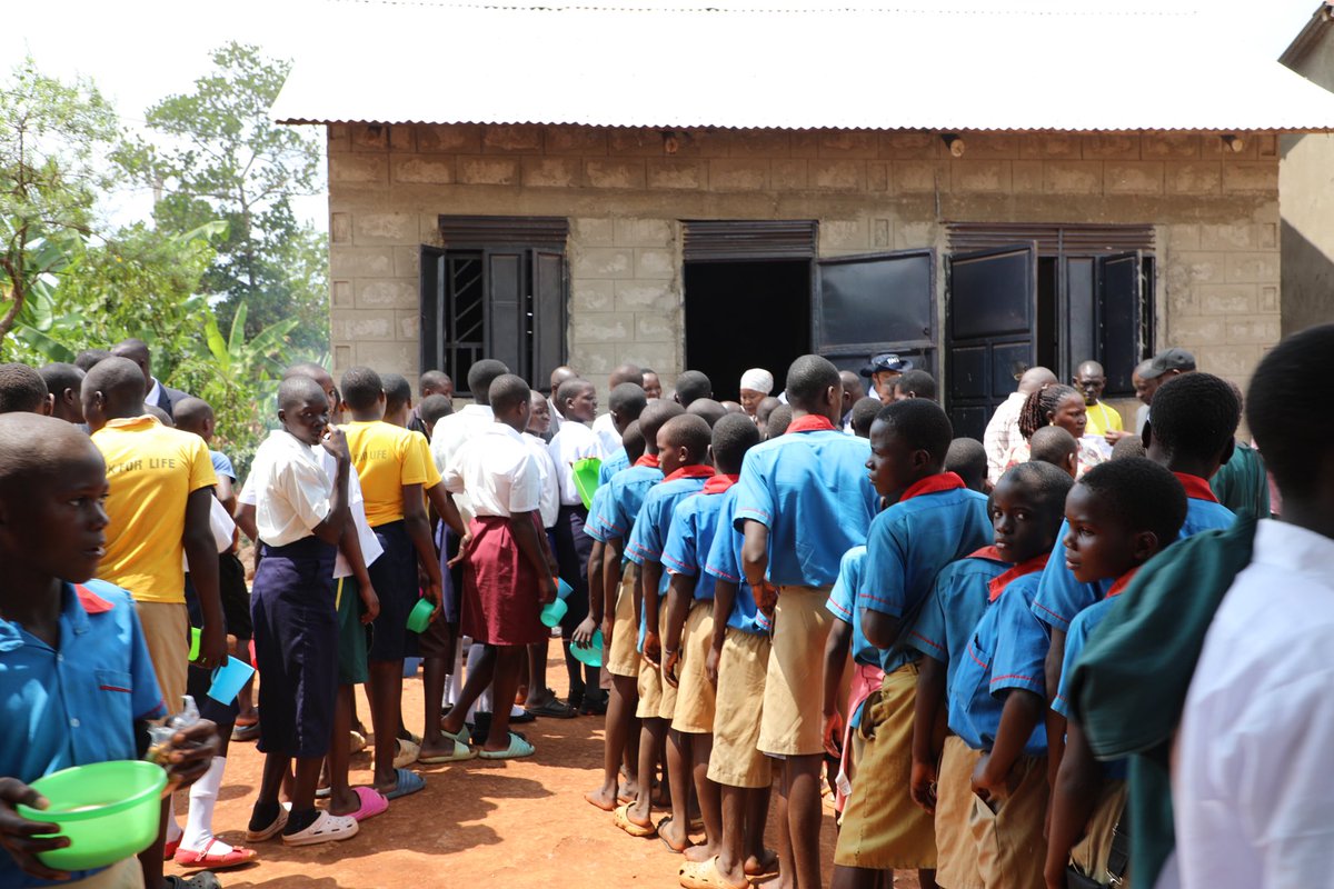 FAOUganda's tweet photo. With @BusogaConsorti1, @FAO, through the #South-South project, has supported poultry, chilli and soya #ValueChains that are improving livelihoods and nutrition, while boosting an emerging soya milk-based school feeding programme at Buteme Light SDA Primary School. https://t.co/gBnRg2GOUN