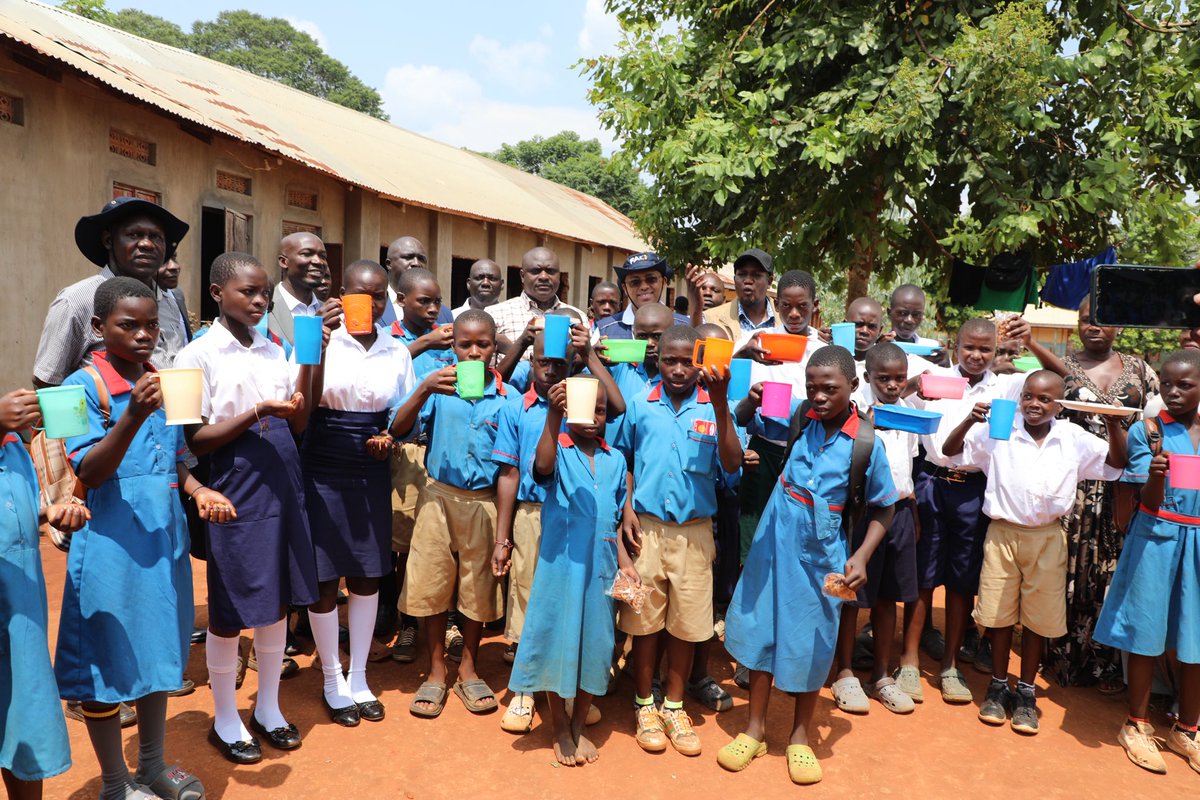 FAOUganda's tweet photo. With @BusogaConsorti1, @FAO, through the #South-South project, has supported poultry, chilli and soya #ValueChains that are improving livelihoods and nutrition, while boosting an emerging soya milk-based school feeding programme at Buteme Light SDA Primary School. https://t.co/gBnRg2GOUN