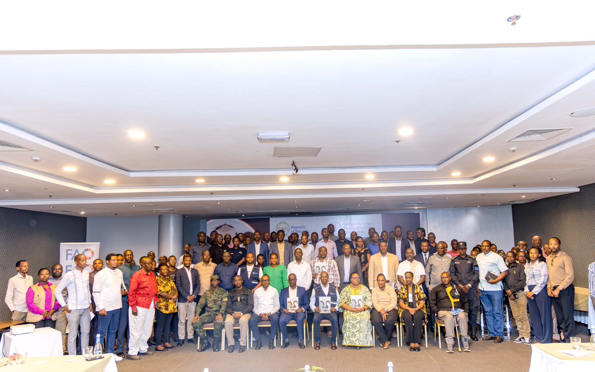 FAORwanda's tweet photo. Today, @FAORwanda joined @RwandaAgri, @NyagatareDistr, dairy farmers and partners to endorse the Dairy Cattle Farmer Guiding Manual, a practical tool to improve herd health, increase milk productivity and strengthen livelihoods in @NyagatareDistr  and @GatsiboDistrict. https://t.co/FqBmqW6ZWC