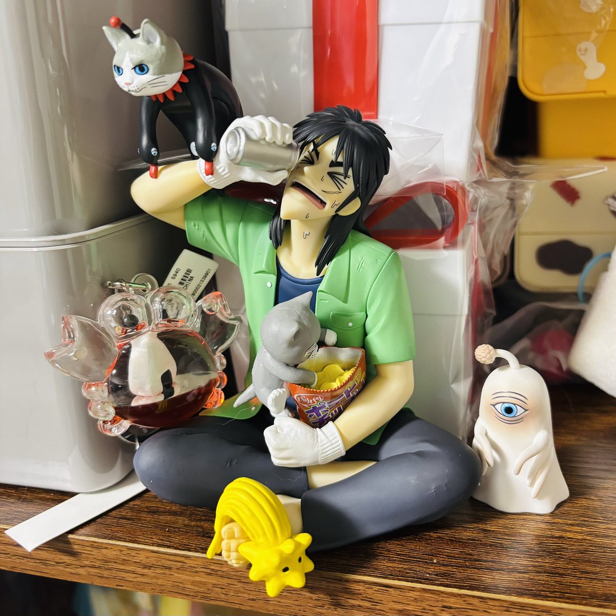 MarosumiY's tweet photo. 懐かれてるカイジを目の届く位置に置いてメンタルを安定させている https://t.co/8aWolzKHOy