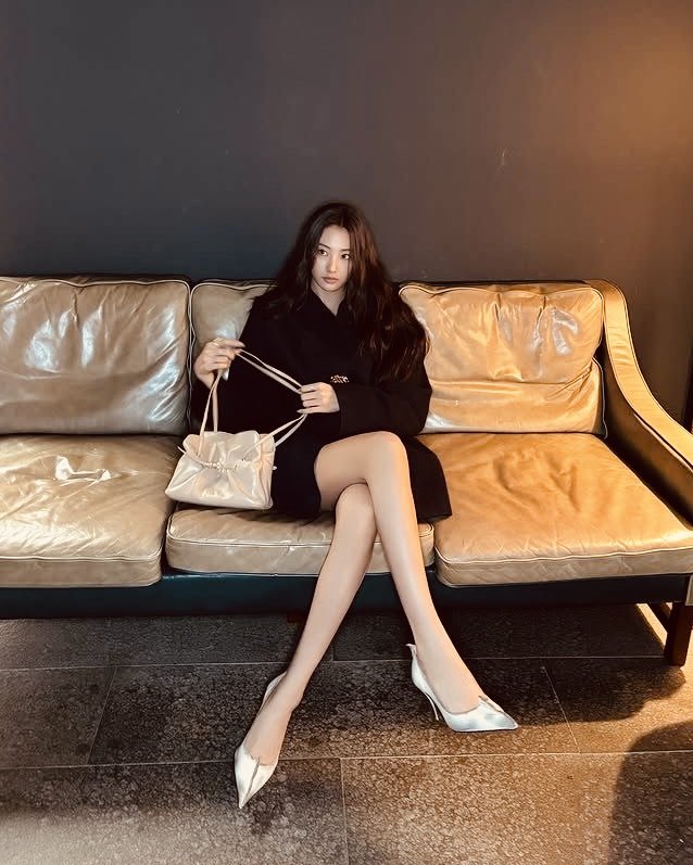 FERMMORA's tweet photo. 𝗴𝗿𝗮𝗻𝗱 𝗶𝗻𝗱𝗼𝗻𝗲𝘀𝗶𝗮     |     @adoringfate 
Fri, 31 Jul 2026      ·      19.50  

Post-shooting therapy! Shopping with Aimee. Long time no see, Imeee! And look what we found… a pretty little ring. Obviously, it came home with us. BUNGKUSSS. 💍 https://t.co/DX9mdITgbD