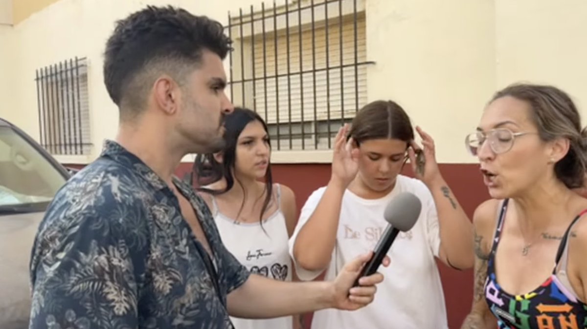 DragonLadyU2's tweet photo. Jovenes diciendo que las manosean y acosan, que no pueden salir a la calle. Se te parte el alma (sobre el minuto -45 del stream). https://t.co/tBrL7SZW8o https://t.co/SDvrTKvpqY
