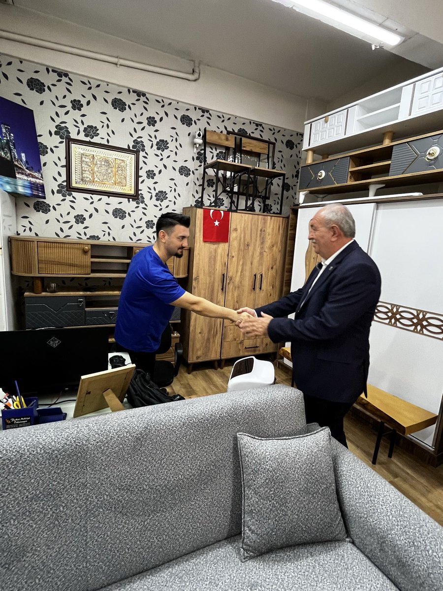 hseyinuzun12's tweet photo. Her hafta cuma günleri rutin olarak gerçekleştirdiğimiz esnaf ziyaretlerimize bugün de ilçemizin, Polat caddesinde kıymetli esnaflarımızı ziyaret ederek devam ettik.

Esnaflarımızla hasbihâl edip talep ve önerilerini dinledik. Samimi misafirperverlikleri için kendilerine teşekkür ediyor, tüm esnaflarımıza hayırlı, bereketli ve bol kazançlar diliyorum.