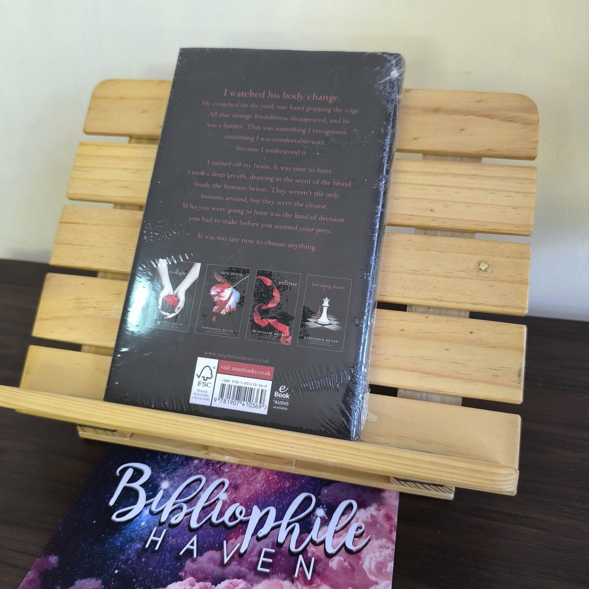 BibliophileHvn's tweet photo. Midnight Sun (UK) by Stephenie Meyer - ₱150
The Short Second Life of Bree Tanner by Stephenie Meyer (hardbound) - ₱250

Order form: https://t.co/hmIdVSrr9v https://t.co/0vhjyEChZy