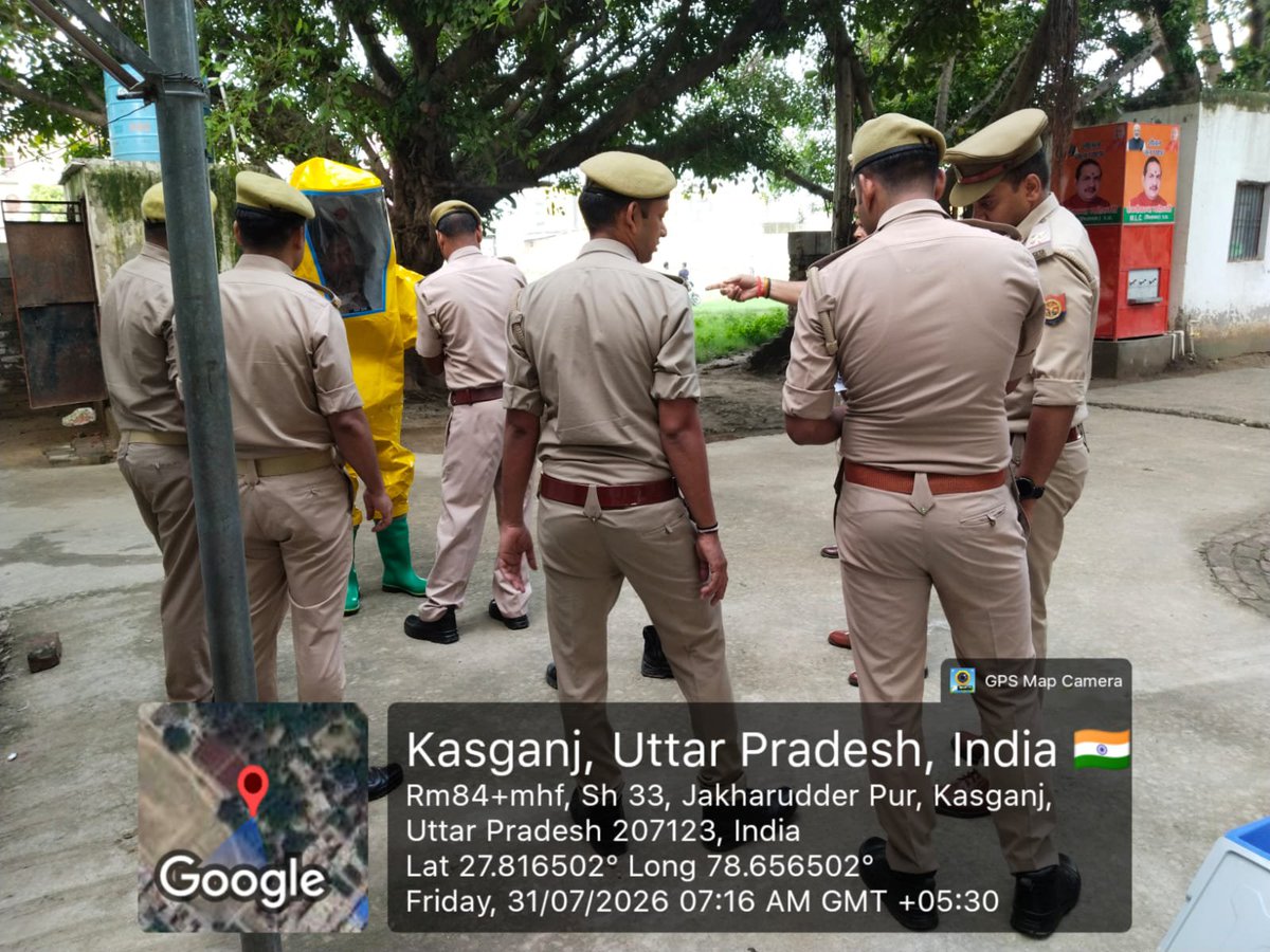 kasganjfire's tweet photo. FSHQ लखनऊ के निदेशानुसार जनपद कासगंज में मुख्य अग्निशमन अधिकारी कासगंज द्वारा सभी कार्मिकों को HAZMAT SUIT के अनुप्रयोग से अवगत कराया एवं HAZMAT SUIT को पहनने का प्रशिक्षण प्रदान किया https://t.co/ze2F9Y2Q3g