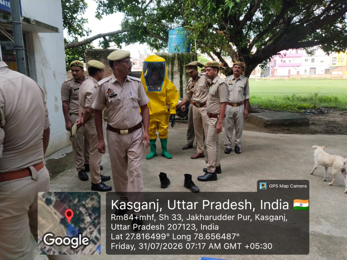 kasganjfire's tweet photo. FSHQ लखनऊ के निदेशानुसार जनपद कासगंज में मुख्य अग्निशमन अधिकारी कासगंज द्वारा सभी कार्मिकों को HAZMAT SUIT के अनुप्रयोग से अवगत कराया एवं HAZMAT SUIT को पहनने का प्रशिक्षण प्रदान किया https://t.co/ze2F9Y2Q3g