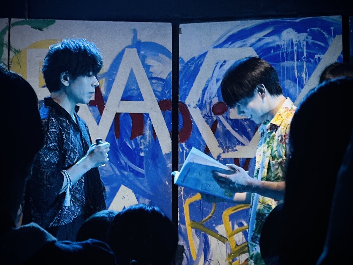 Temapa_Luc7's tweet photo. #恐怖に抗え 
ホラーコメディと聞いてお初のH2×2👻
すごく『夏』だった〜爽やかさにほんの少し湿度孕んだノスタルジーとバカやって笑う子供の図
後方ゆるゆる観劇のつもりが割とガッツリ客席巻き込まれて、なんか各所で悲鳴あがって(?)て、愉快だったし演出の遊び心好きだ〜🫶てなった
ホラはぴ！ https://t.co/vN1MPqfI5u