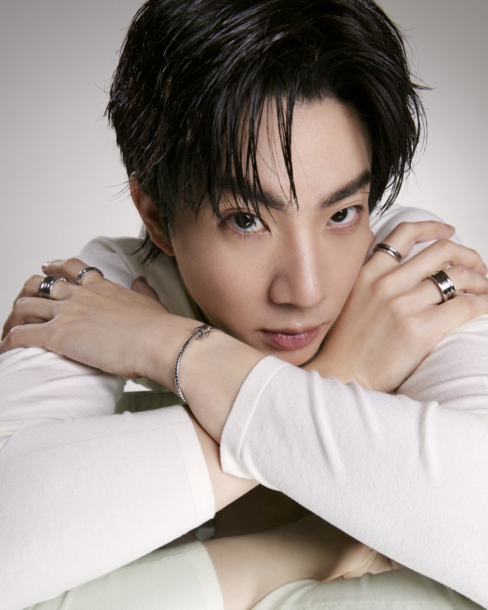 Central_Phuket's tweet photo. BVLGARI unveils its latest campaign for the iconic B.zero1 collection, celebrating contemporary aesthetics through refined craftsmanship and versatile designs created for everyday wear.
#BVLGARI 
#OffJumpol
#CentralPhuket

Off Jumpol embraces contemporary sophistication with B.zero1 necklace, paired with demi-pavé diamond earrings, the new B.zero1 bangle bracelet and classic B.zero1 rings, all in white gold, creating a clean yet distinctive expression of the collection’s iconic identity.

Discover more at BVLGARI
📍Fl. 1, Central Phuket