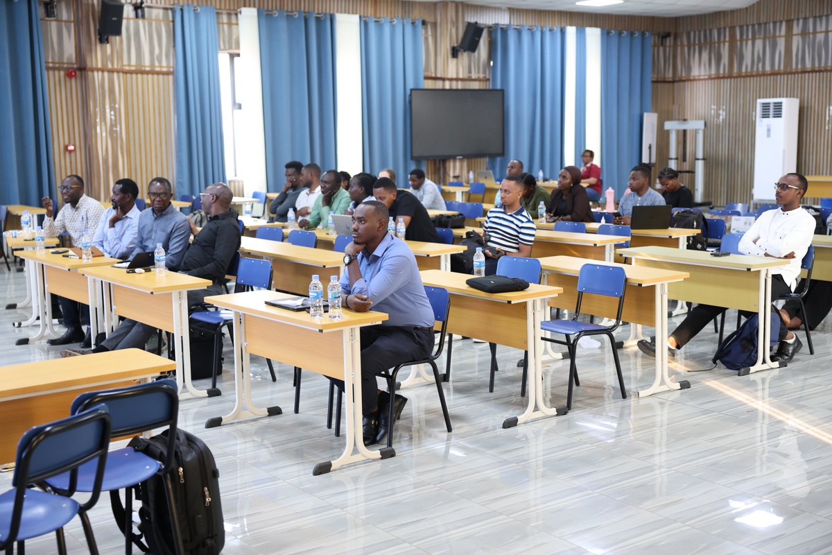 GSRHRwanda's tweet photo. We are participating in a #JournalClub with the #UrologyProgram engaging in critical appraisal of current evidence discussing recent research findings and exploring their implications for clinical practice and future research. #Urology #EvidenceBasedMedicine #GlobalSurgery https://t.co/oUzBATyAuF