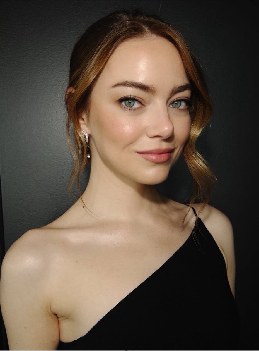 ghostieshoodie's tweet photo. Good luck trying to push those fake surgery and Botox lies now.. this is literally 15 years ago instead of 15 seconds ago https://t.co/djsVrH3fwp