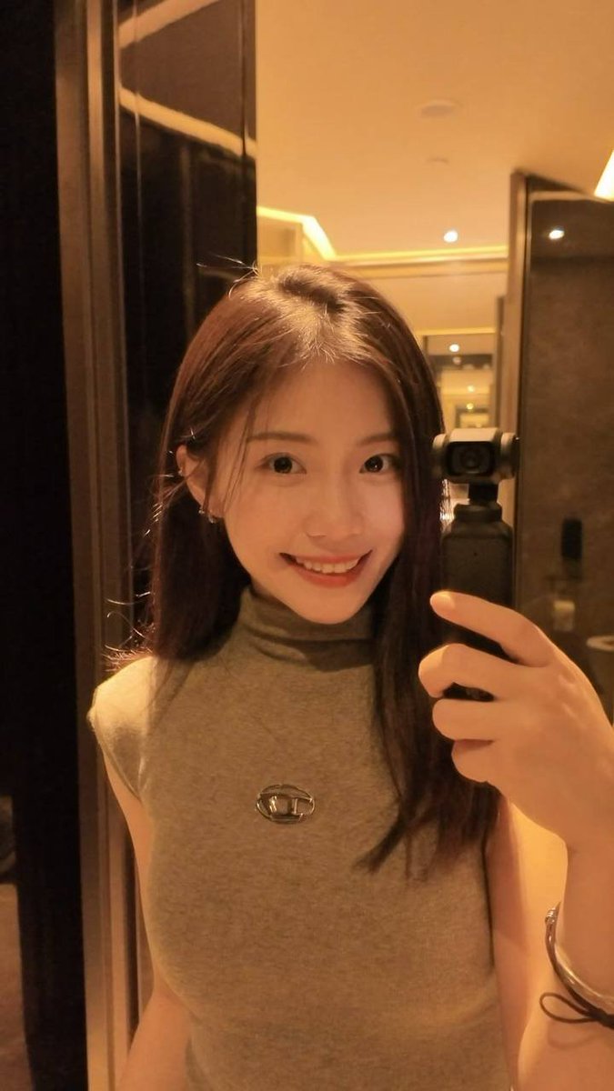 prtjek's tweet photo. 第四届绿帽竞赛第三名 可惜了 这根鸡巴挺立 长粗都还不�� 我也纠结了一会 最后还是选他输了 女朋友的质量也是一流的 如果每一个参赛选手都这样就好了…至少不长鸡眼 https://t.co/rCFQA5uylN