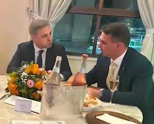 BrasilPost13's tweet photo. André Mendonça não quebra sigilo do Flávio que confessou ter recebido 61 milhões, foi a casa do criminoso pra conseguir os 73 milhões restante, mas autoriza investigação do Lulinha por suposições.

Toma vergonha na cara Edson Fachin, e afasta Mendonça do caso Master ...  🤮    👇 https://t.co/sF5hghBxp4