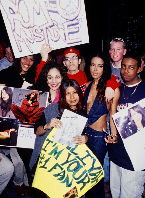 jackalsgaze's tweet photo. Aaliyah's fans loved her down. 💘💌😇 https://t.co/nIjP4uvsk0