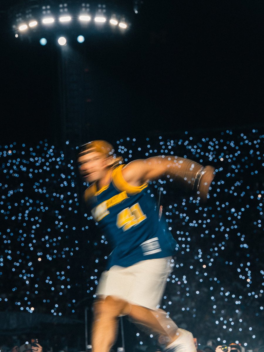 clubwallen's tweet photo. The Big House.

Philly, let’s close it out right 👊 https://t.co/B5kHMlWeIn
