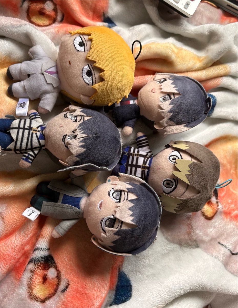 arafeffet's tweet photo. reigen and babies with tsukasa blanket https://t.co/onzYqUTom7