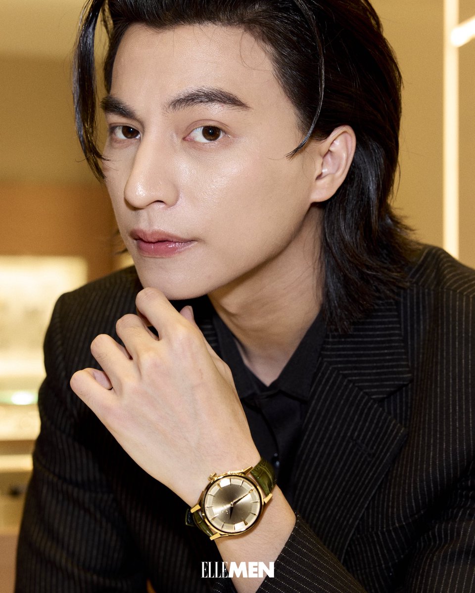 ElleMenThailand's tweet photo. กลัฟ–คณาวุฒิ ไตรพิพัฒนพงษ์ ร่วมงานเปิด OMEGA บูติกแห่งใหม่ที่ ICONSIAM พร้อมเผยลุคเรียบหรูด้วย Constellation Observatory ขนาด 39.4 มม. ในวัสดุ Moonshine™ Gold สะท้อนเอกลักษณ์ของคอลเลกชันที่ผสานความประณีตและความร่วมสมัยได้อย่างลงตัว

#OMEGAThailand #OMEGA https://t.co/oCDnGtXd9i