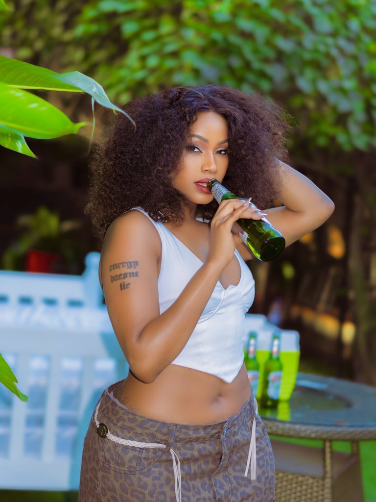 Ksheebah1's tweet photo. Sheebaholics, you now have a banger for your Castle Lite #TryItAhhh challenge π
Tag me & @CastleLiteUg and use the hashtag #TryItAhhhSheebah
#StressKiller https://t.co/b6Xh1DFdLV