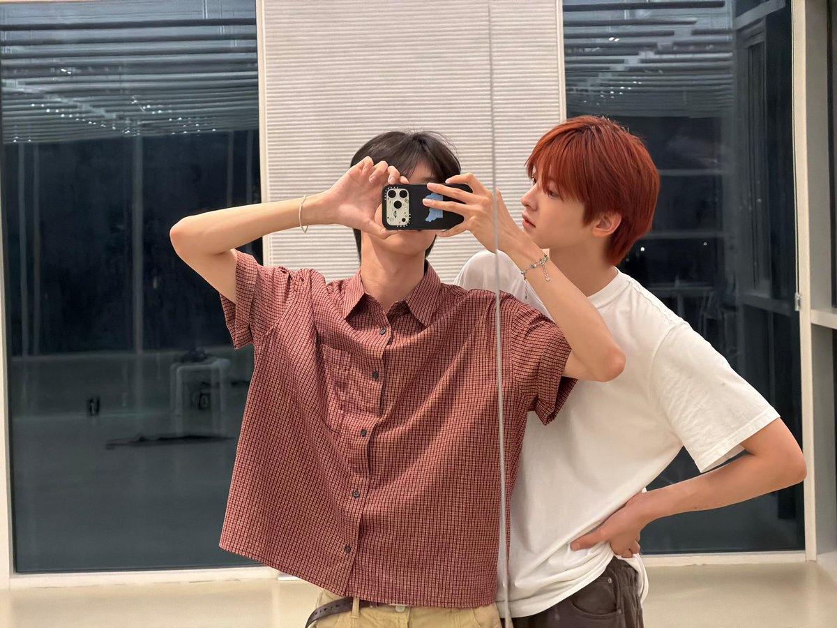 zeroszml's tweet photo. 260801 플챗 포스트 #최립우 
뒤에 뭐가 지나갔다 
빨간색 물고기다(여우래요) https://t.co/SFWS4WV98q