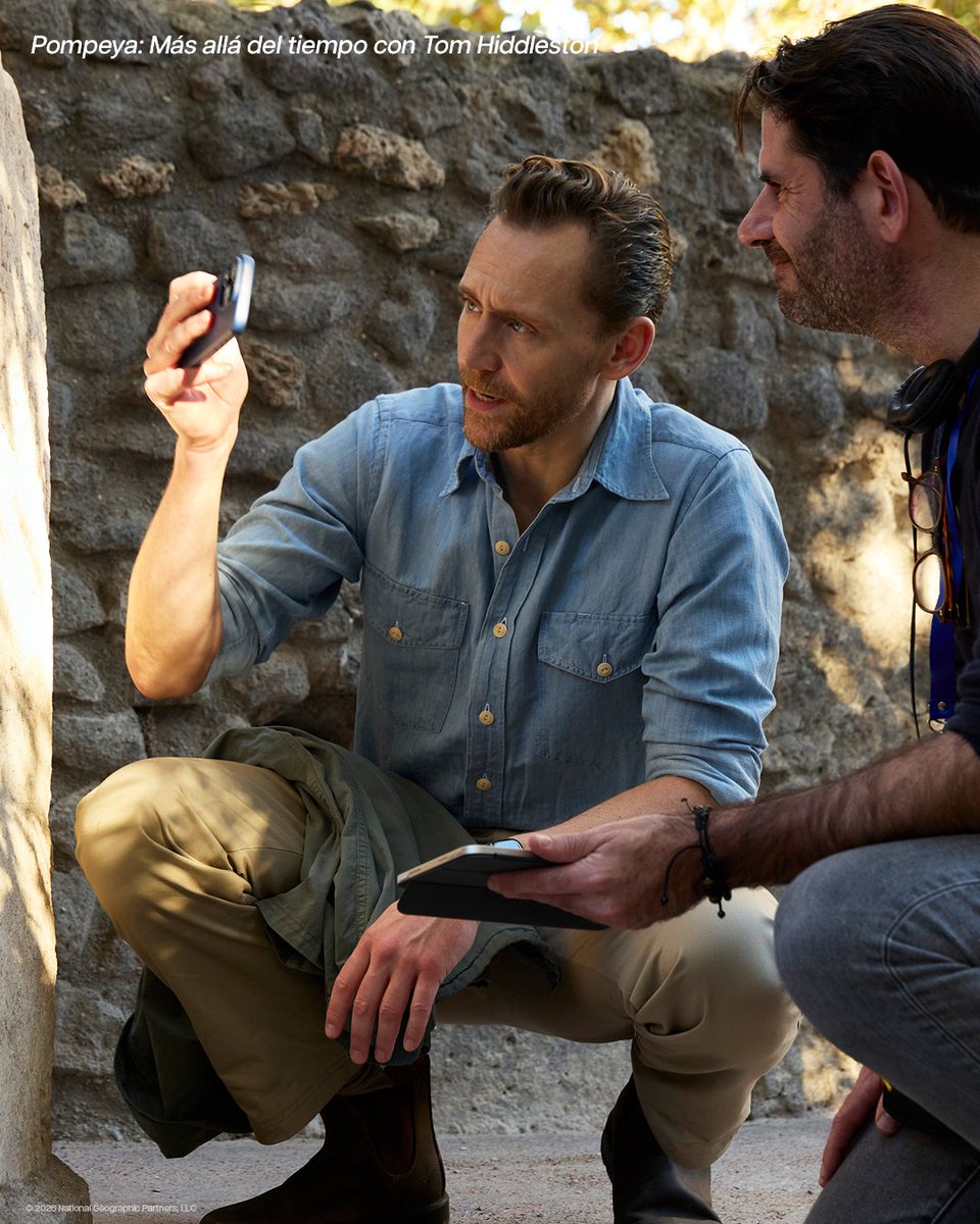 NatGeo_la's tweet photo. El actor Tom Hiddleston explora la antigua Pompeya y descubre historias ocultas.

#Pompeya: Más allá del tiempo con Tom Hiddleston, ya disponible. Solo en #DisneyPlus. https://t.co/Ybp5SYy7fW