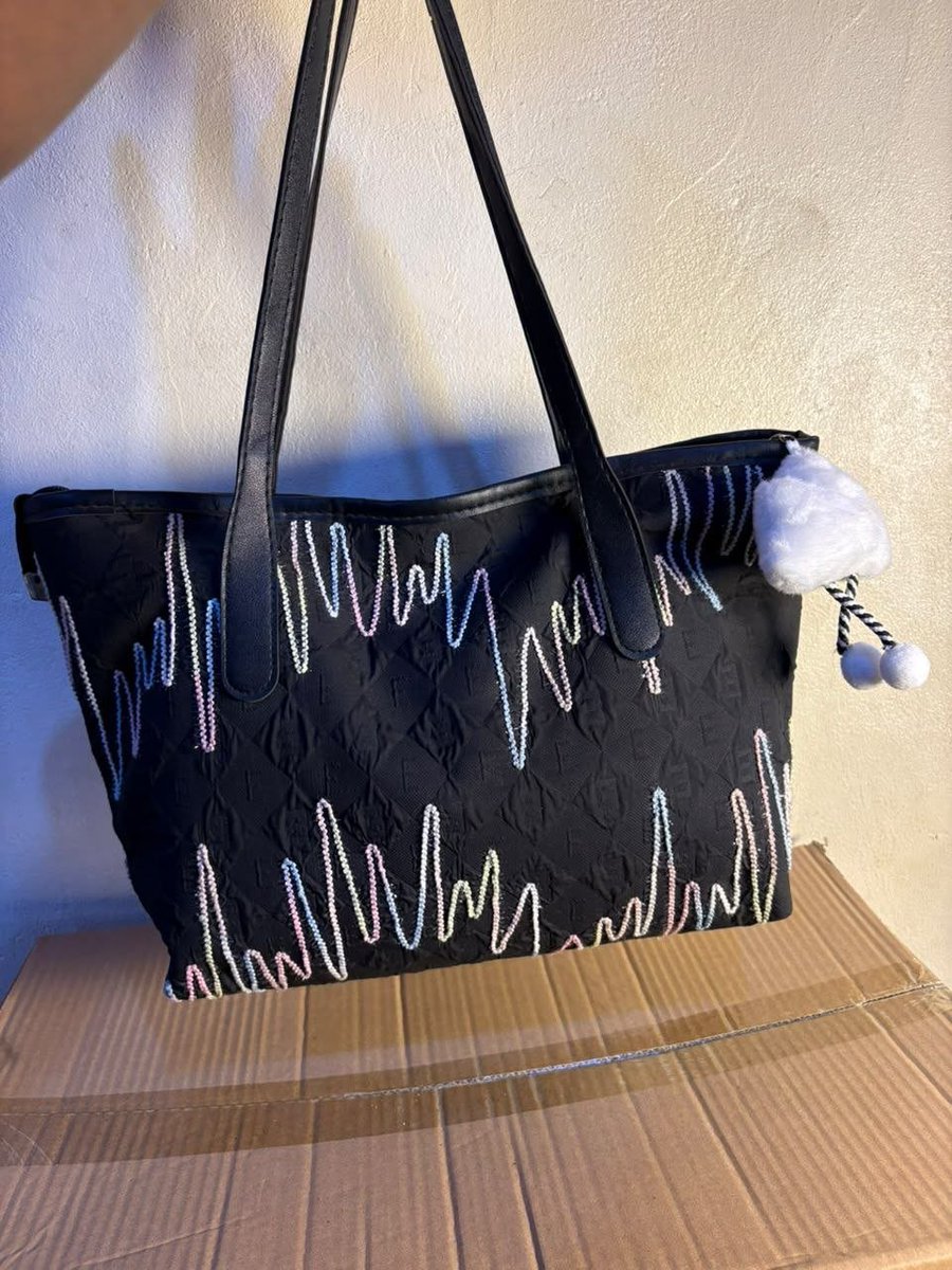 StoreHomemate's tweet photo. Ladies Stylish Handbag

Frame A-C # 9500
Frame D  # 12k

Send a DM / Whatsapp to order
We deliver Nationwide https://t.co/9Zf2A6XhC3