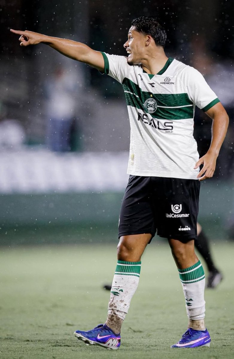 LemesCoxa's tweet photo. Não dá pra entender. Keno e RR entram, enquanto Lavega e o Paulo Roberto ficam no banco. O moleque entrou com o time perdendo, sob pressão, criou a própria jogada e fez um golaço contra o Palmeiras. Mas no 0x0 contra o Cruzeiro, a escolha é o RR. Qual é o critério, Seabra? https://t.co/D0pgYpD01x