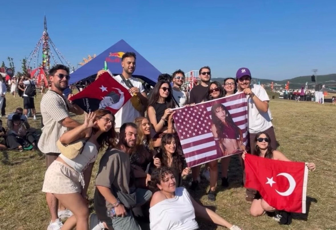 Sudesasele's tweet photo. Dalgalan sen de şafaklar gibi ey şanlı Hilal 🇹🇷

📍Sunny Hill, Kosova https://t.co/2g9a31bXem