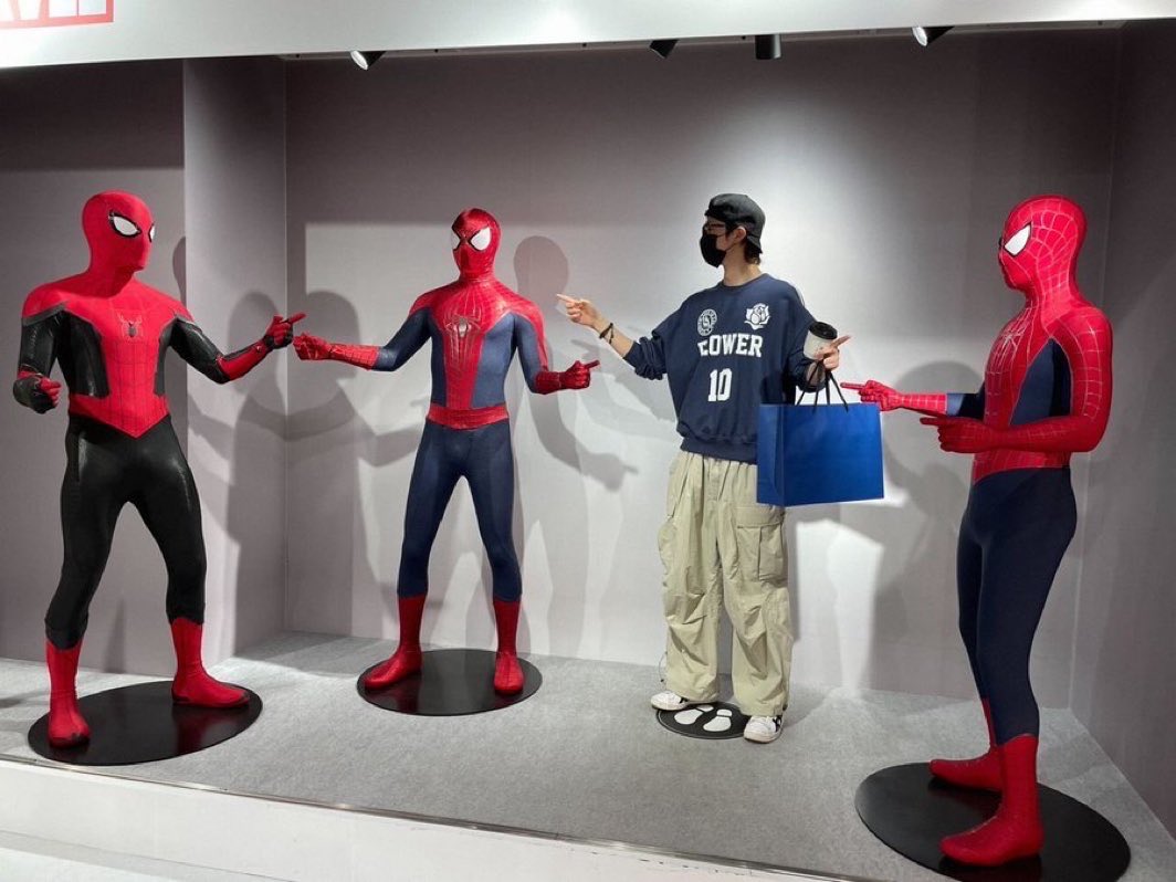 jujuhowling's tweet photo. HAPPY SPIDERMAN WEEK! 🕷️❤️

here are my favorite spiderjju pics (lowk also glasses jju) — a thread 🧵 https://t.co/zjQBM9RaNs