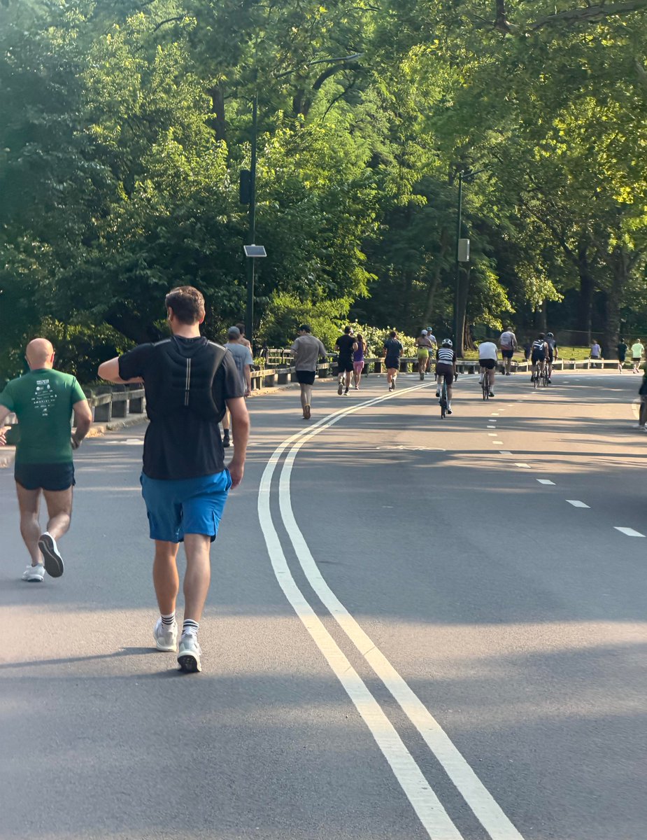 UaOlgaK's tweet photo. Couldn’t ask for nicer weather in Manhattan. Wandering the paths of Central Park after eating is my favorite little ritual to boost digestion every single day😗 https://t.co/WU9QIS1XH4