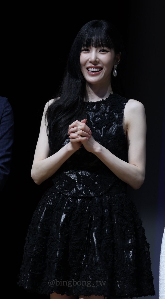 bingbong_tw's tweet photo. 我們姐生日快樂🥳🥳🥳
#티파니의행복세포가빛나는날
今年有音樂劇、正規、巡演
總覺得幸福來得太突然
偶爾會懷疑能有這麼多活動可以追
是上輩子修來的福氣嗎
今年又能在台灣見面也是很幸福
會好好珍惜每一次機會
#SummersNotOverWithTiffany
늘 행복하고 건강하시길🙏🏻
Happy Birthday!! 사랑해❤️ https://t.co/BhOhPYsXn8
