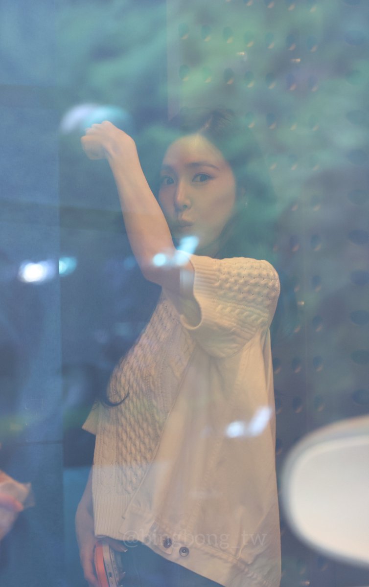 bingbong_tw's tweet photo. 我們姐生日快樂🥳🥳🥳
#티파니의행복세포가빛나는날
今年有音樂劇、正規、巡演
總覺得幸福來得太突然
偶爾會懷疑能有這麼多活動可以追
是上輩子修來的福氣嗎
今年又能在台灣見面也是很幸福
會好好珍惜每一次機會
#SummersNotOverWithTiffany
늘 행복하고 건강하시길🙏🏻
Happy Birthday!! 사랑해❤️ https://t.co/BhOhPYsXn8