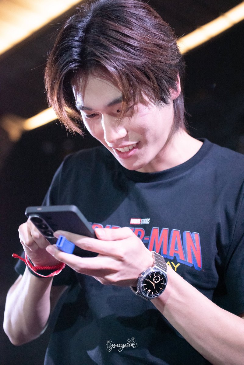 anaeheimn's tweet photo. you’re my only focus~ #phuwintang https://t.co/NsUneHQ5rJ